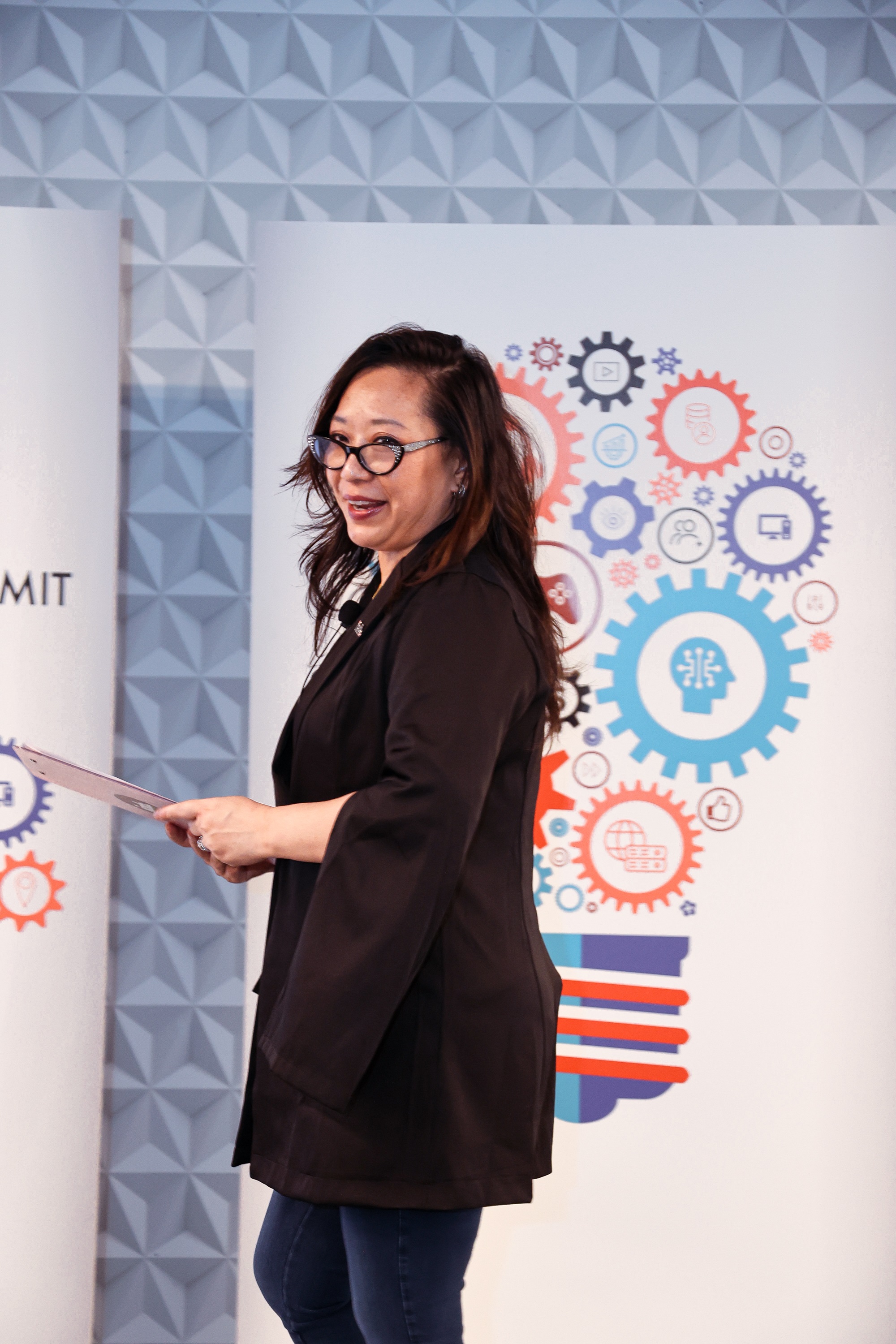Picture of Angelina Eng, Vice President, Measurement, Addressability, Data Center on stage at 2024 IAB Measurement Leadership Summit 